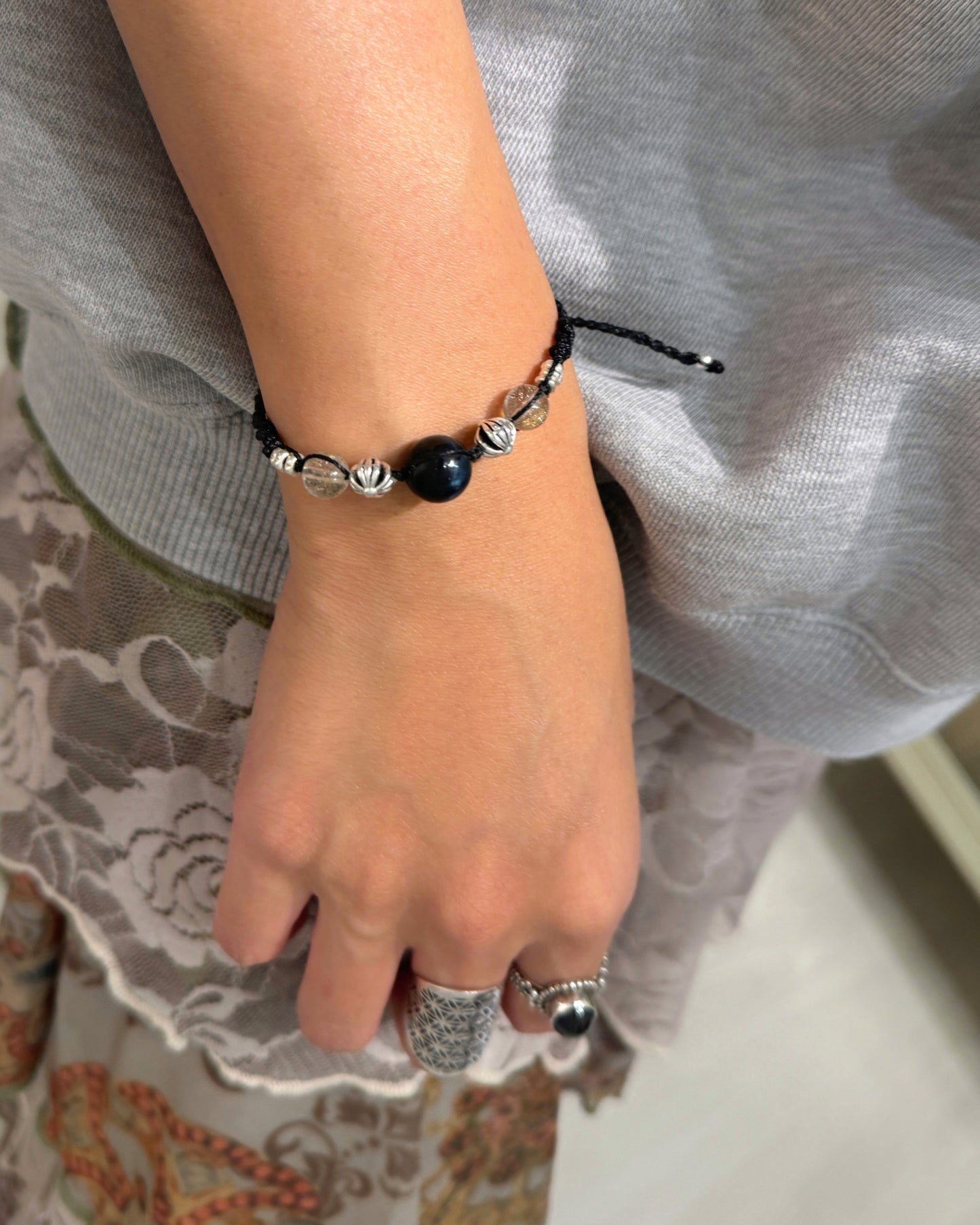 藍虎眼X金髮晶手繩 Blue Tigereye X Rutilated Quartz Macrame Bracelet