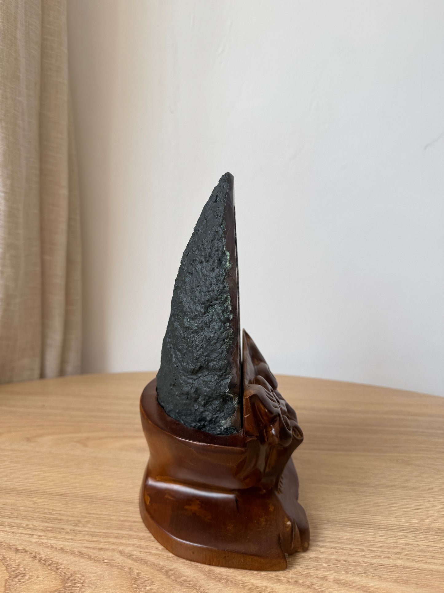 鈦晶紫晶洞#1 Amethyst Geode with rutilated quartz #1