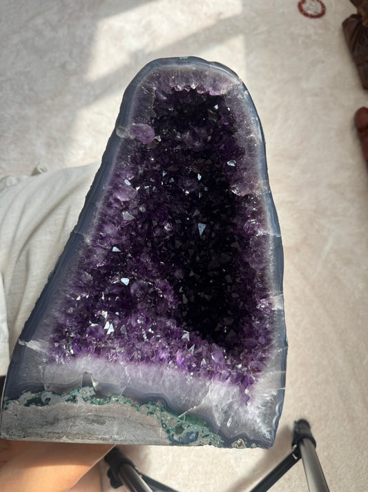 鈦晶紫晶洞#5 Amethyst Geode with rutilated quartz #5