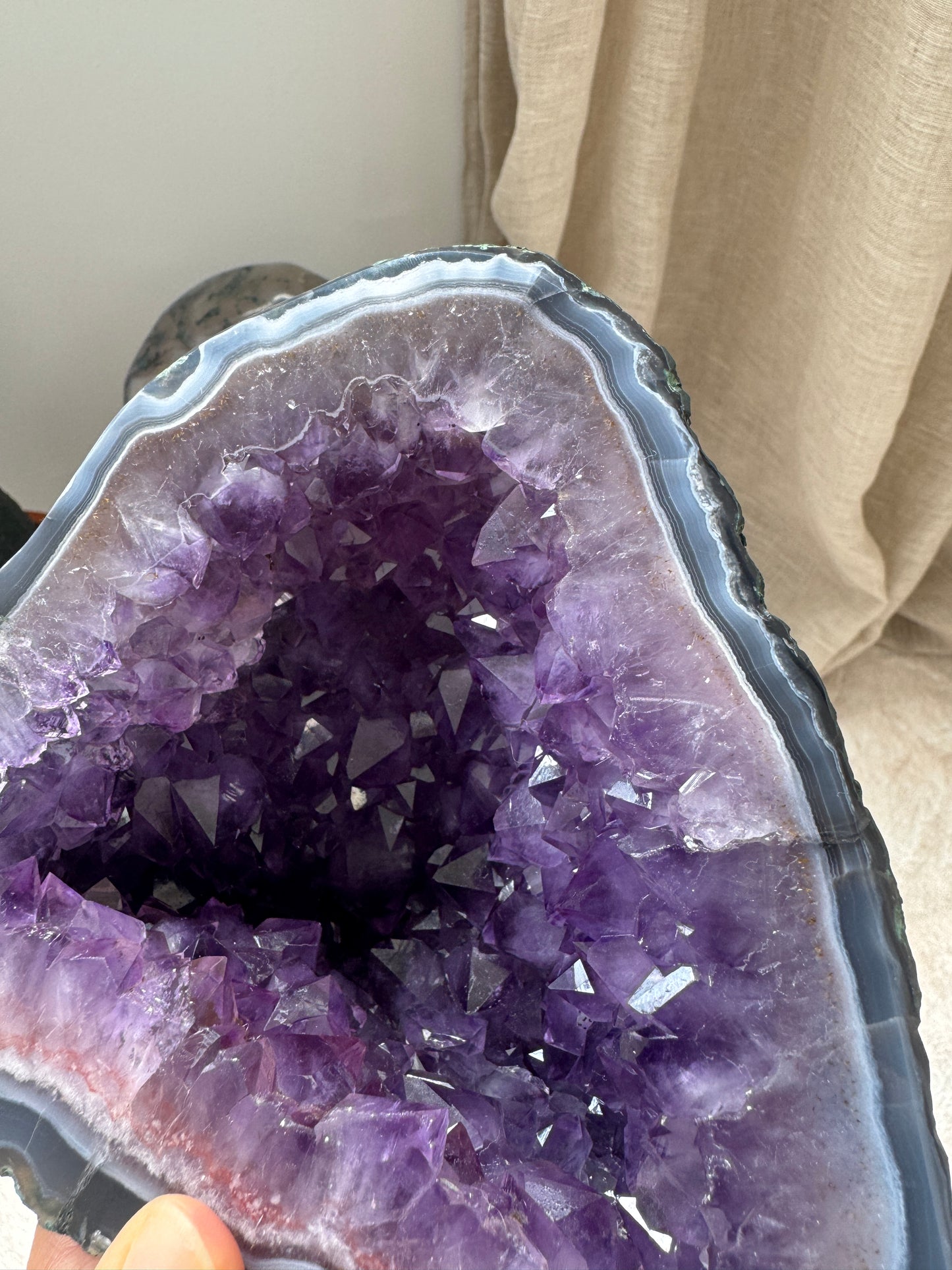 鈦晶紫晶洞#3 Amethyst Geode with rutilated quartz #3