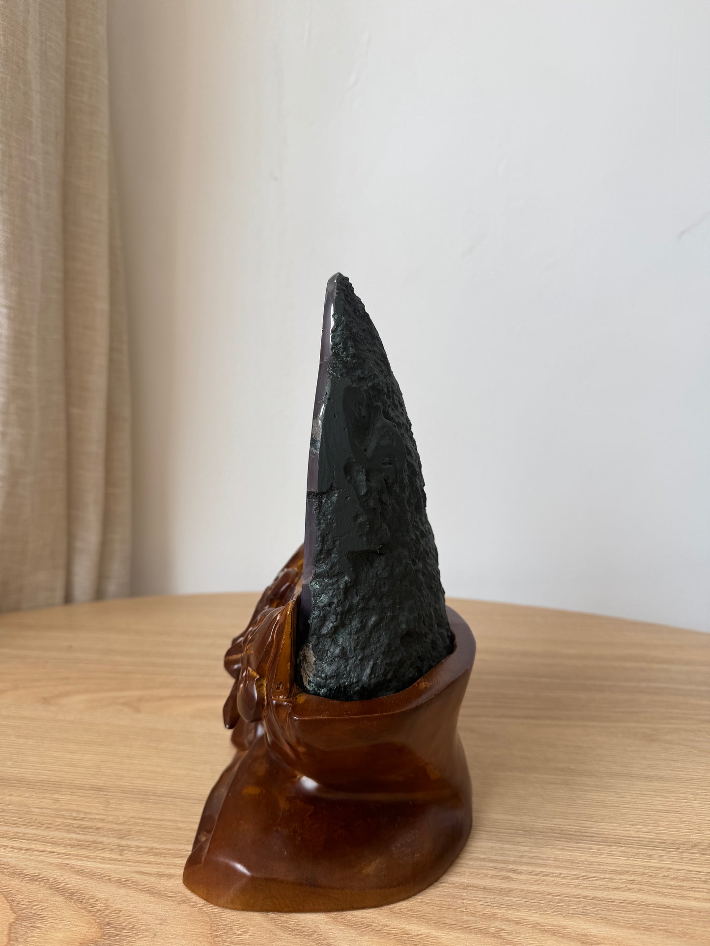 鈦晶紫晶洞#1 Amethyst Geode with rutilated quartz #1