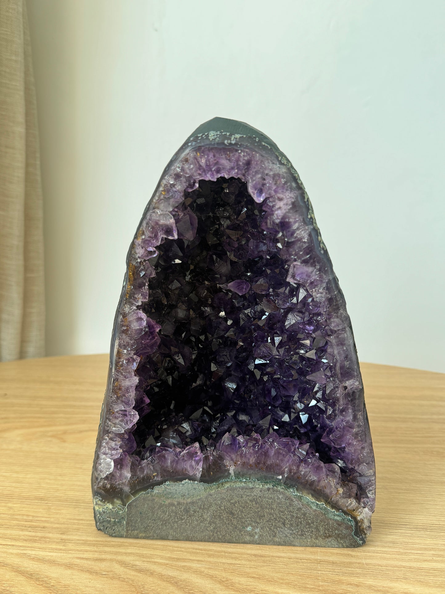 鈦晶紫晶洞#2 Amethyst Geode with rutilated quartz#2