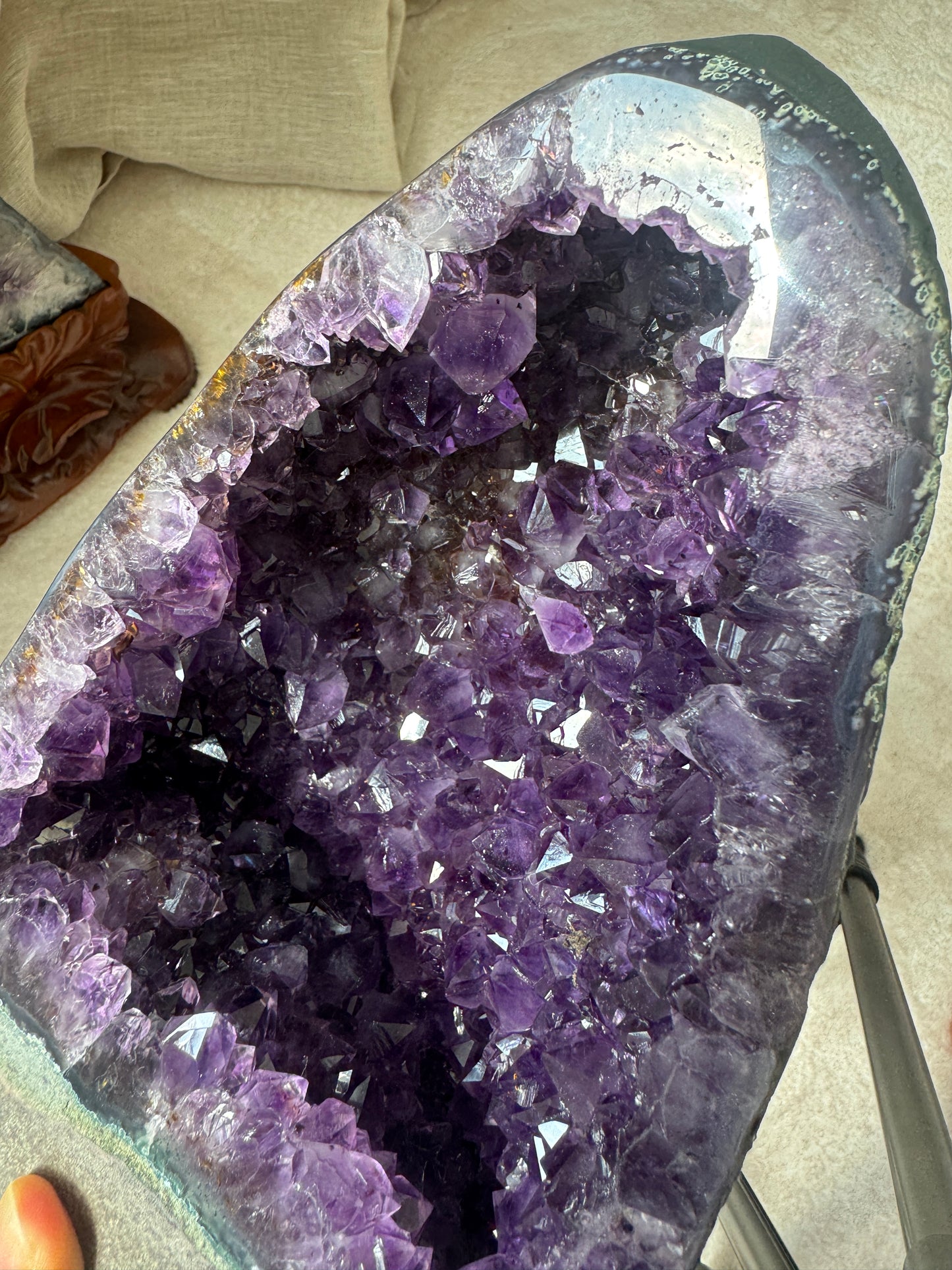 鈦晶紫晶洞#2 Amethyst Geode with rutilated quartz#2