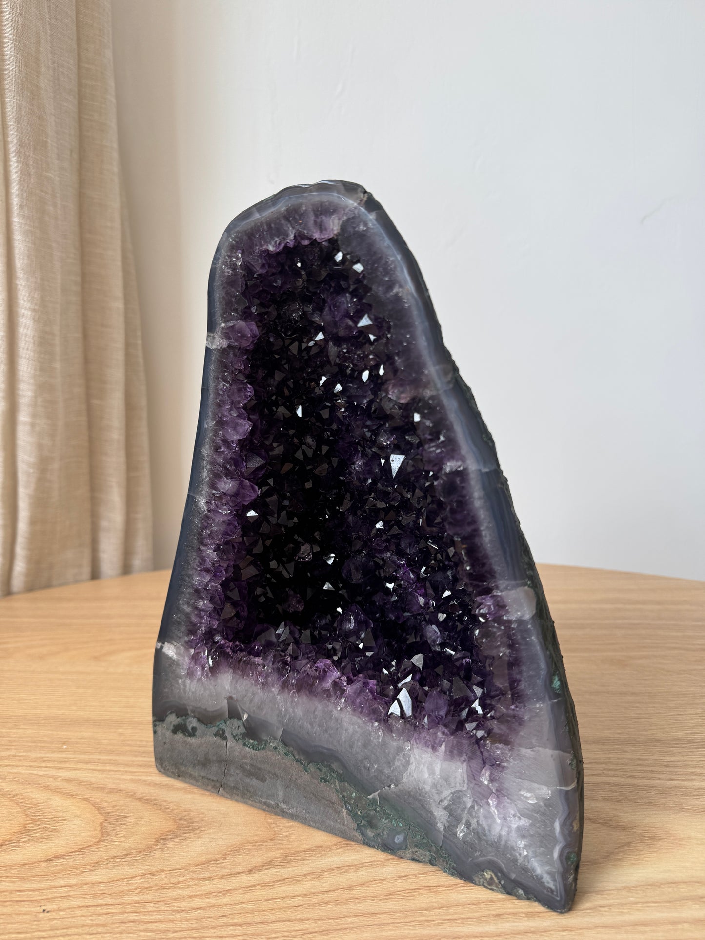 鈦晶紫晶洞#5 Amethyst Geode with rutilated quartz #5