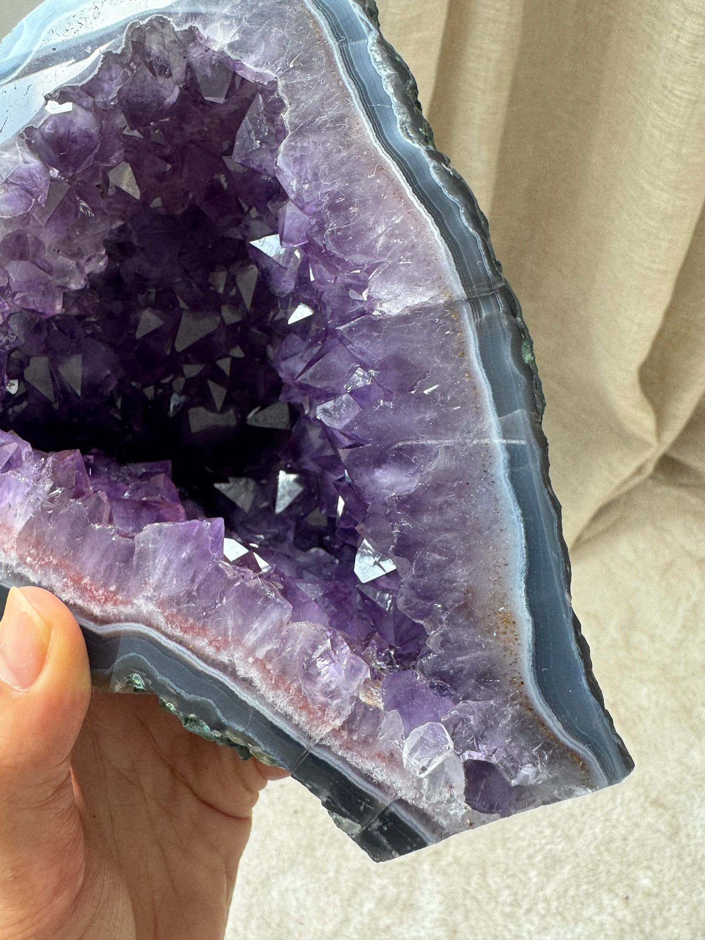 鈦晶紫晶洞#3 Amethyst Geode with rutilated quartz #3