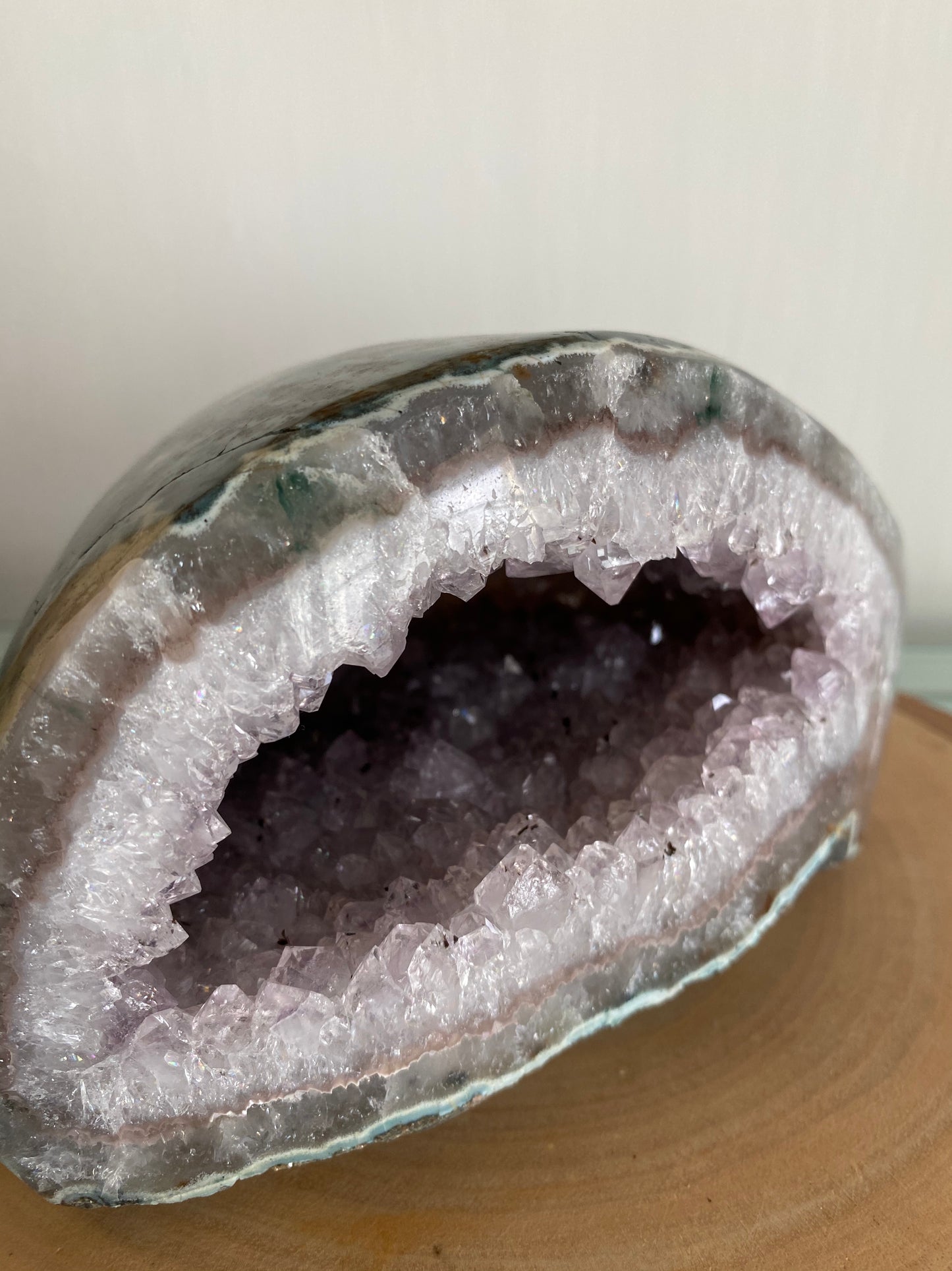 紫晶洞 Amethyst Geode