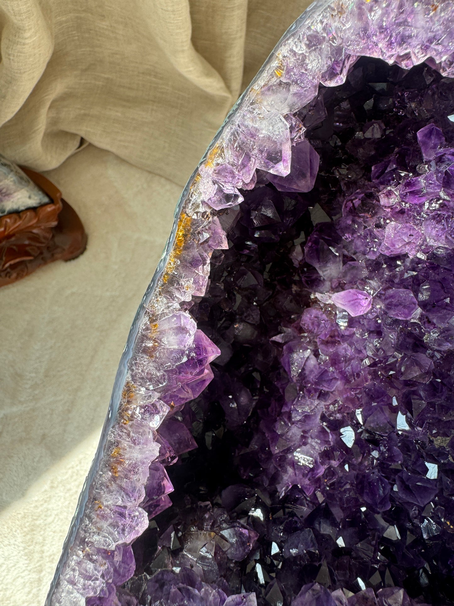 鈦晶紫晶洞#2 Amethyst Geode with rutilated quartz#2