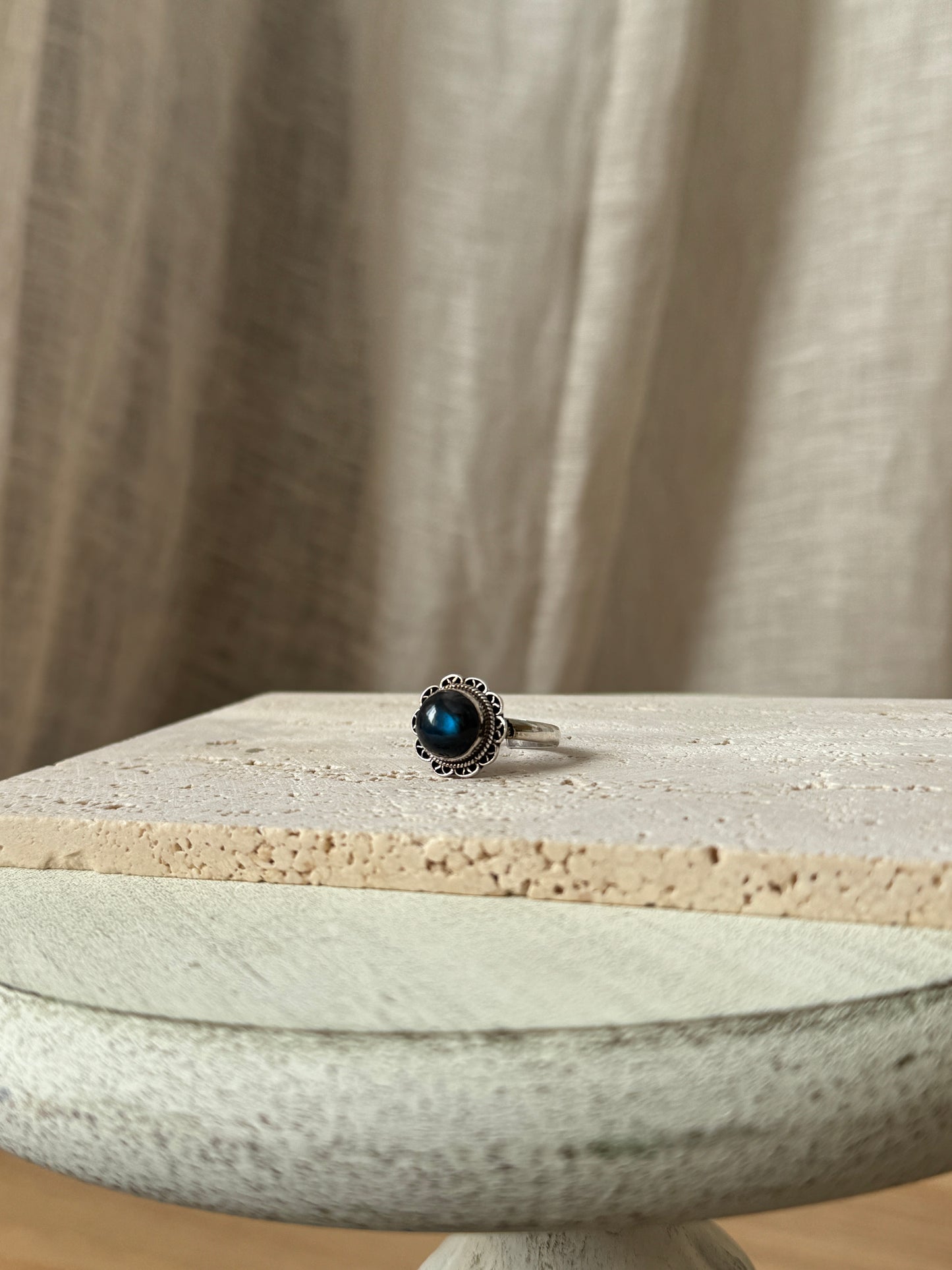 拉長石花花戒指Labradorite Floral Ring
