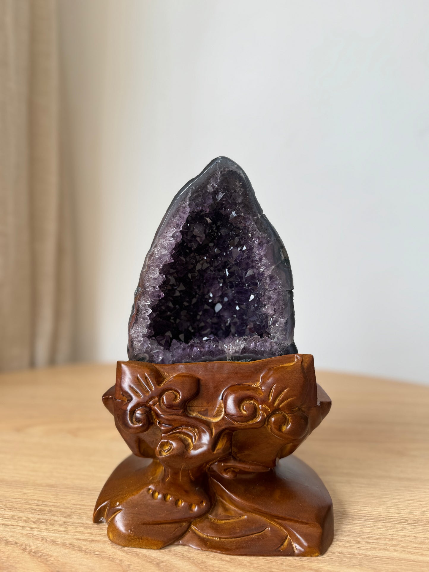 鈦晶紫晶洞#1 Amethyst Geode with rutilated quartz #1