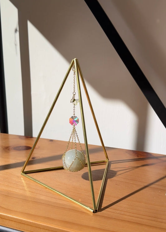 人手銅制金字塔水晶球座🔯
Pyramid Copper Sphere Stand