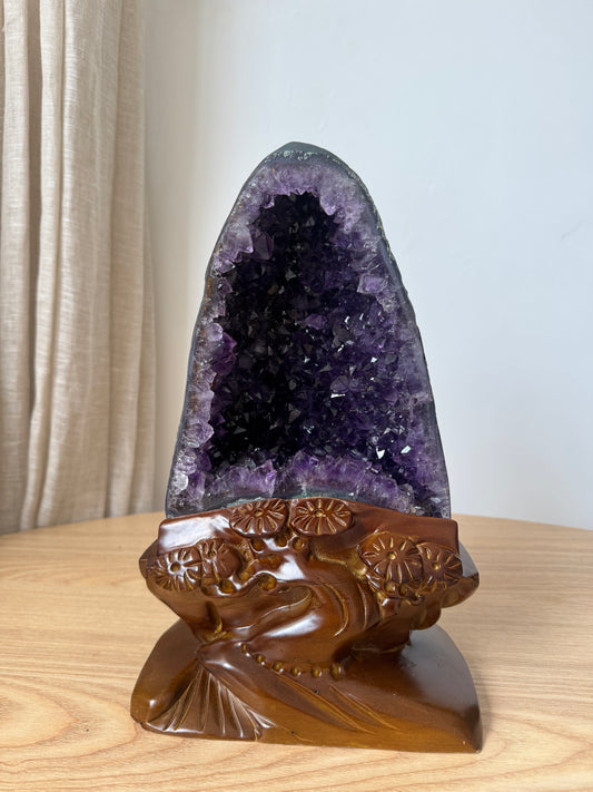 鈦晶紫晶洞#2 Amethyst Geode with rutilated quartz#2