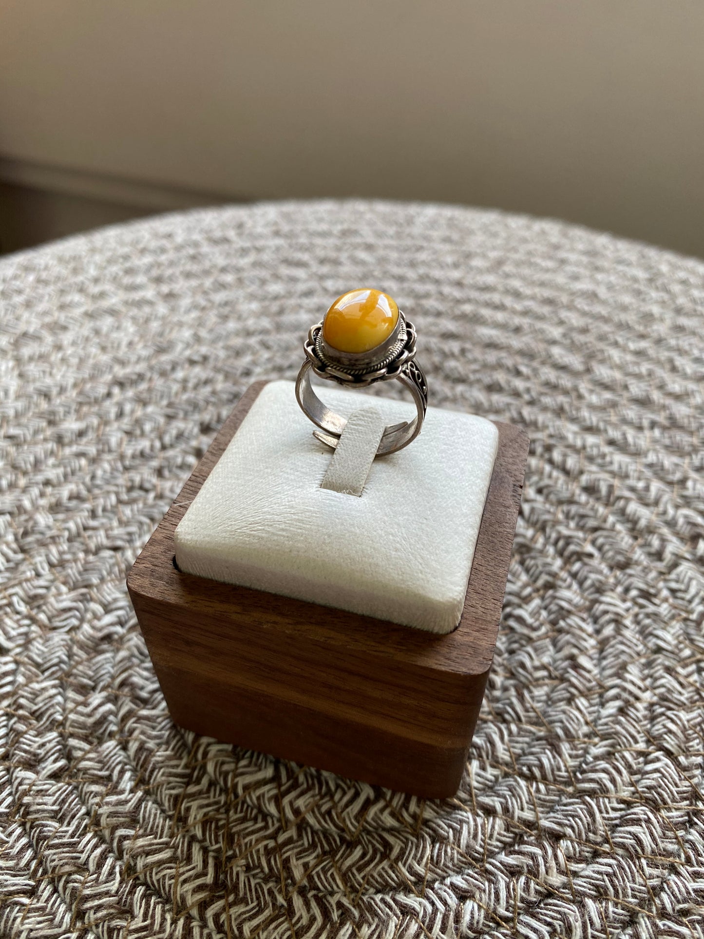 蜜蠟蛋黃哥戒指 Amber Egg Yolk Ring